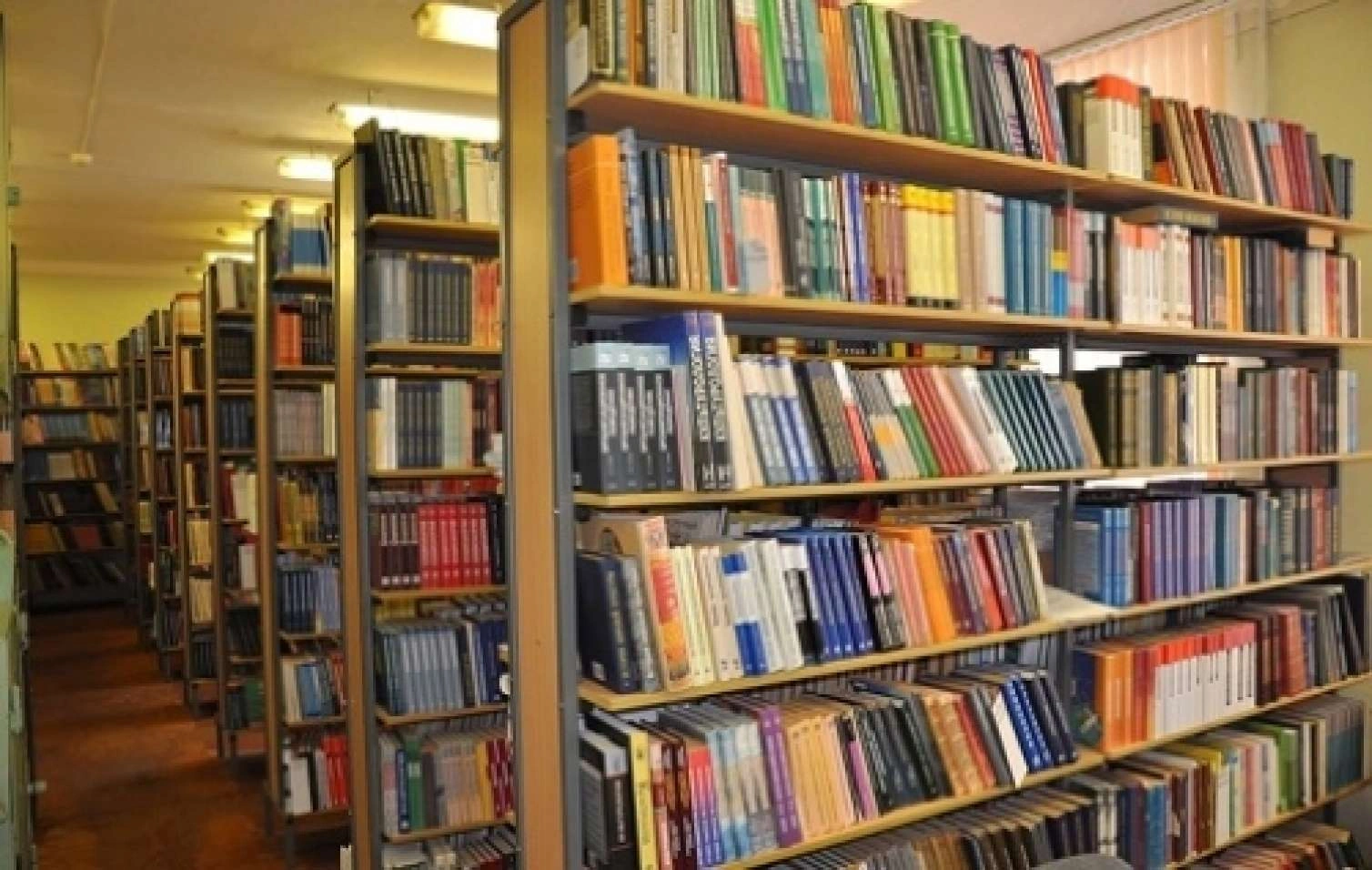 Azərbaycanda yüzlərlə kitabxanaçı işdən çıxarıldı –