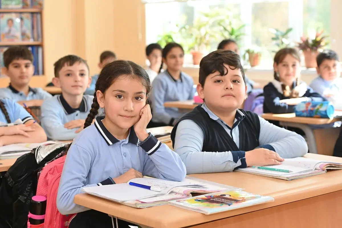 5 məktəbdə boş qalan yerlərə sərbəst qəbul başlayır