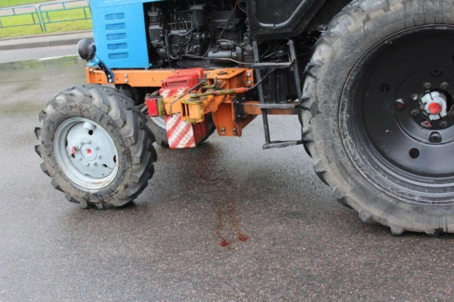 İş görən zaman traktorun altında qalıb öldü