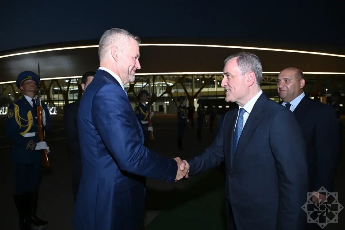 Slovakiya Prezidenti Füzuli aeroportundan Bakıya yola düşdü