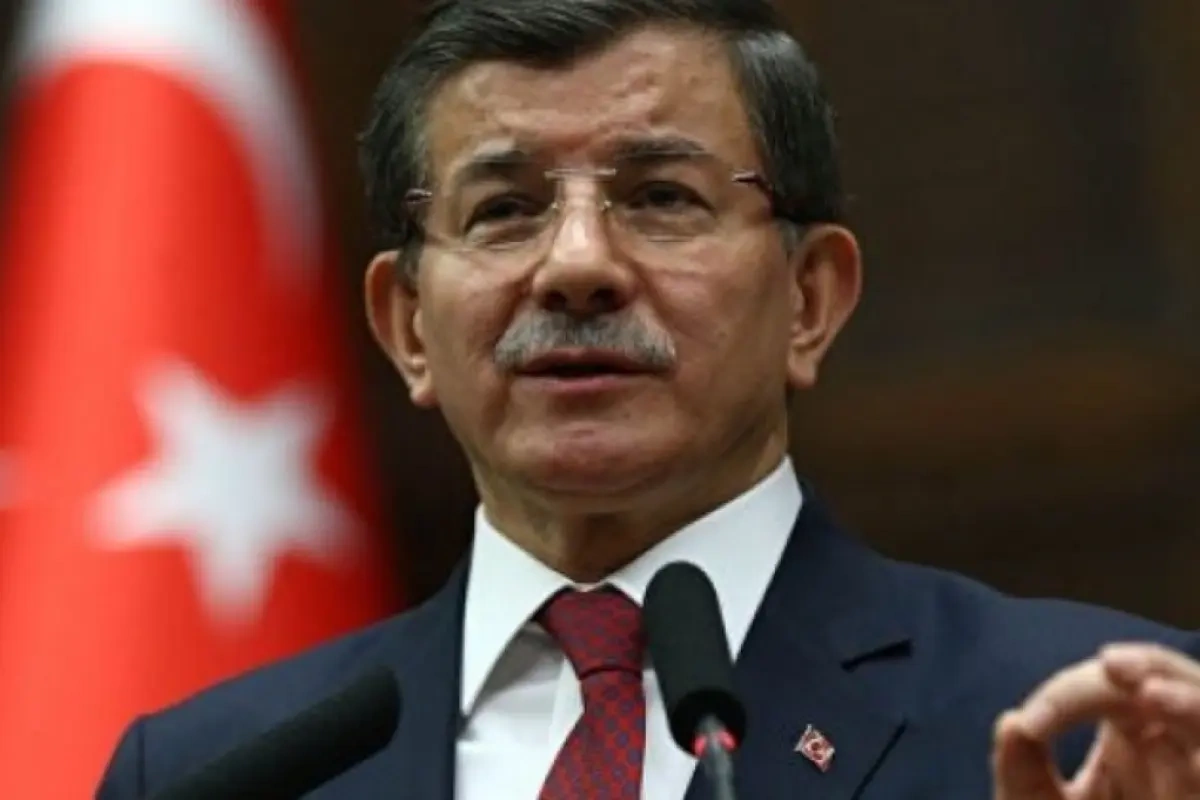 Əhməd Davudoğlu siyasətdən getdi