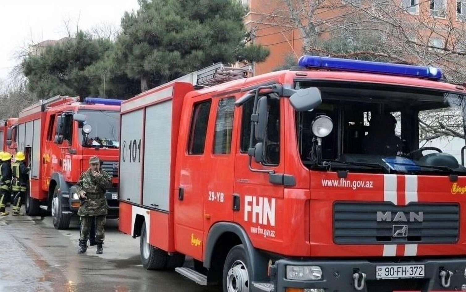Sumqayıtda avtomobil təmiri sexi yandı