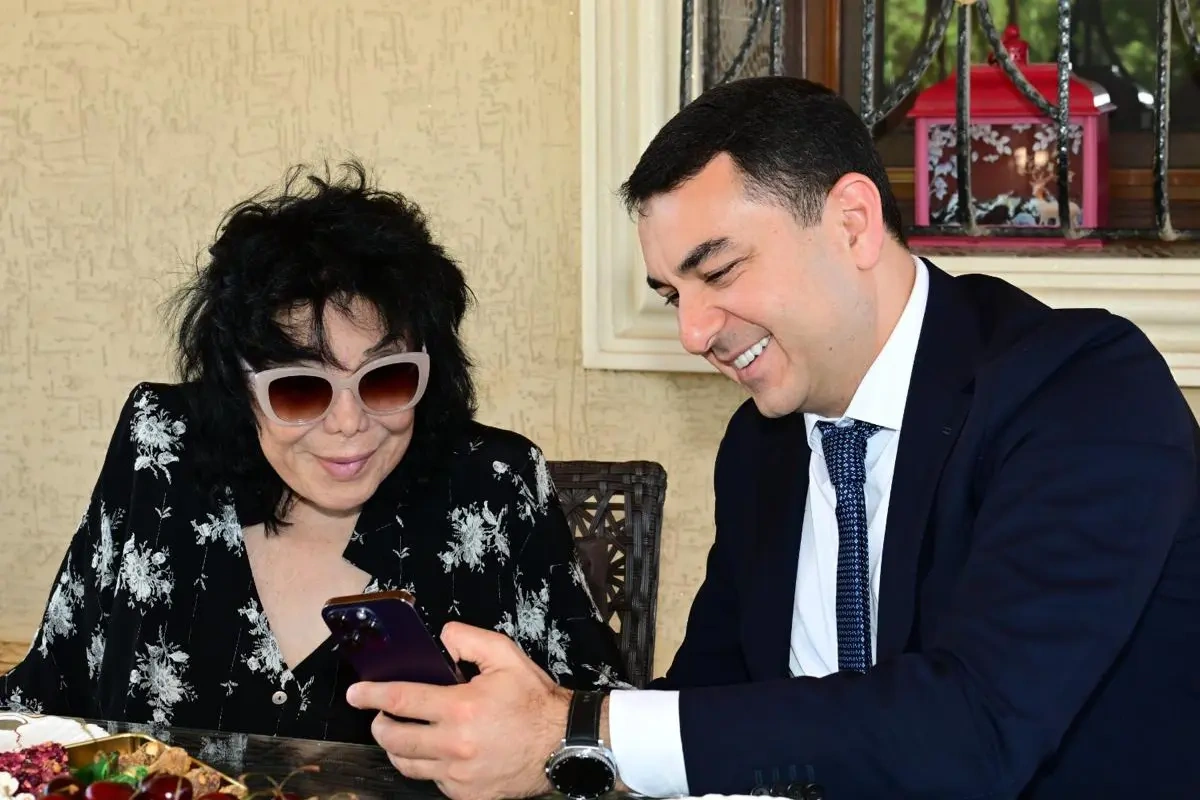 Nazir Flora Kərimovanın ad gününü evində təbrik etdi – FOTOLAR