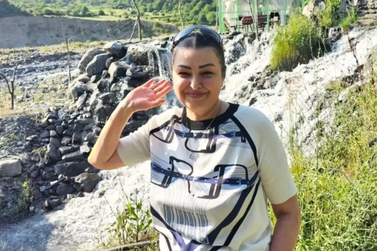 Firəngiz Mütəllimova 12 il sonra ata yurduna getdi - Fotolar