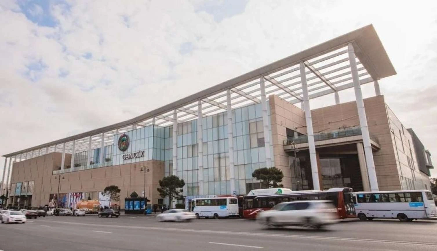 "Gənclik Mall" boşaldıldı - Təhlükə siqnalı