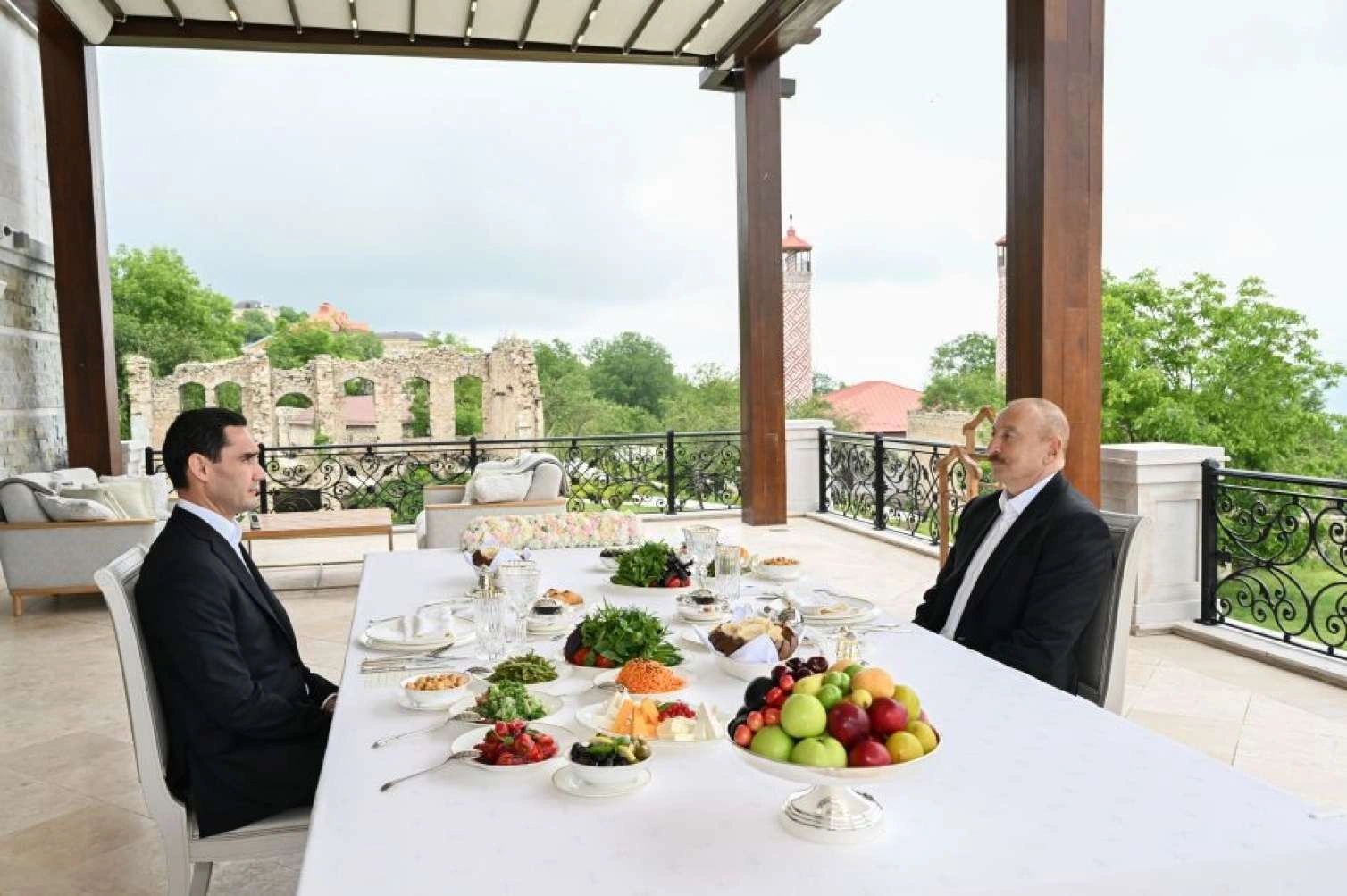 Prezidentlər Şuşada birgə nahar etdi