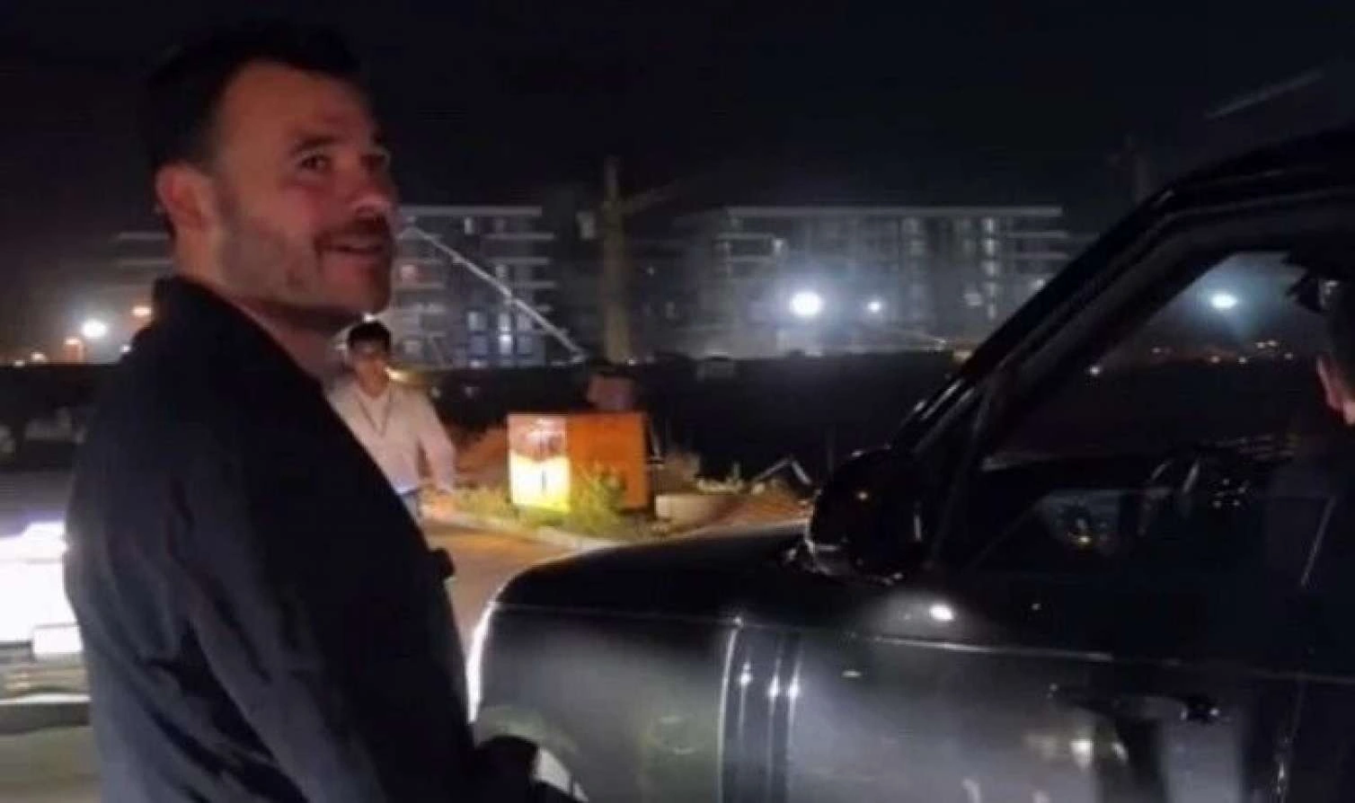 Emin sürücüyə kömək etdi, sonra irad bildirdi