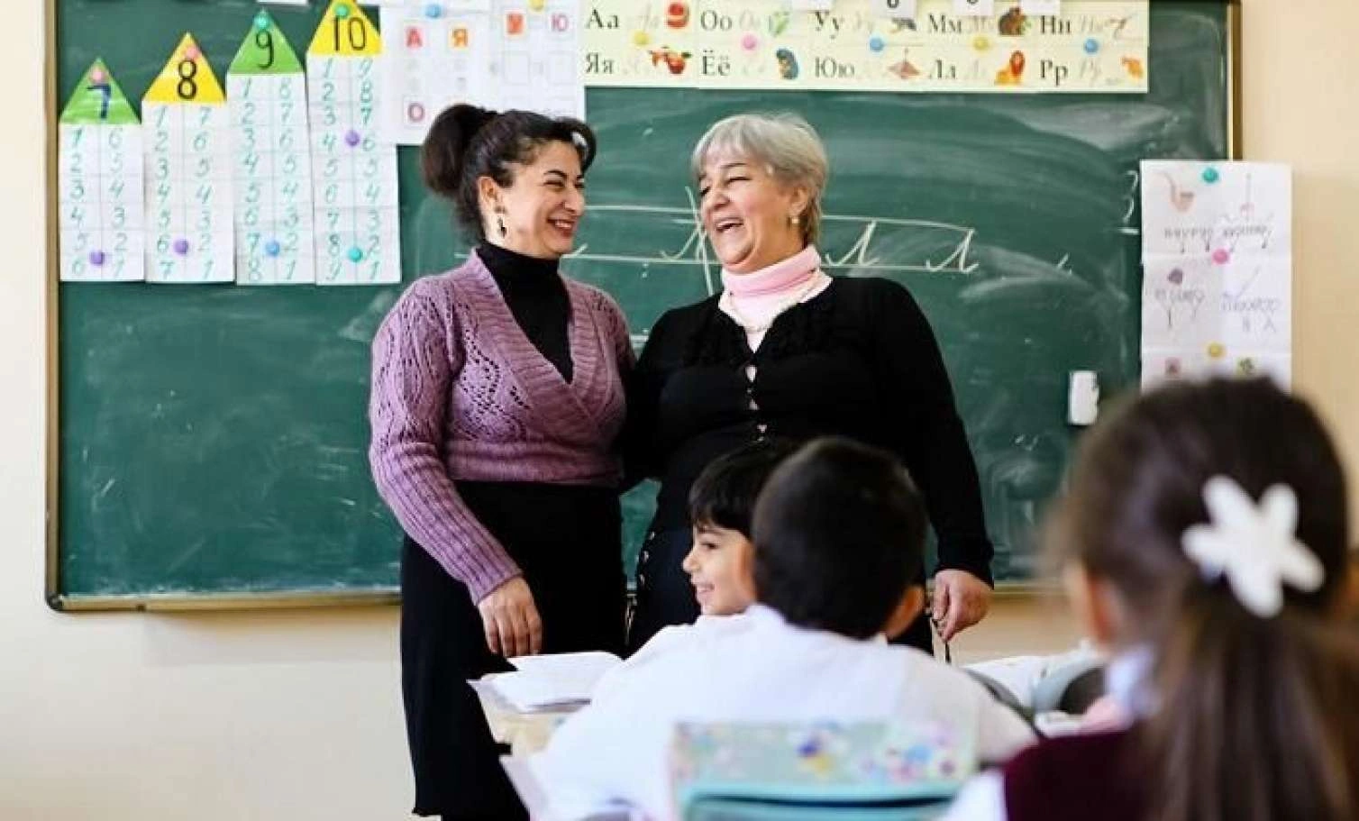 Müəllim və şagirdlərin geyimi ilə bağlı tələblər - Qanuna salınır