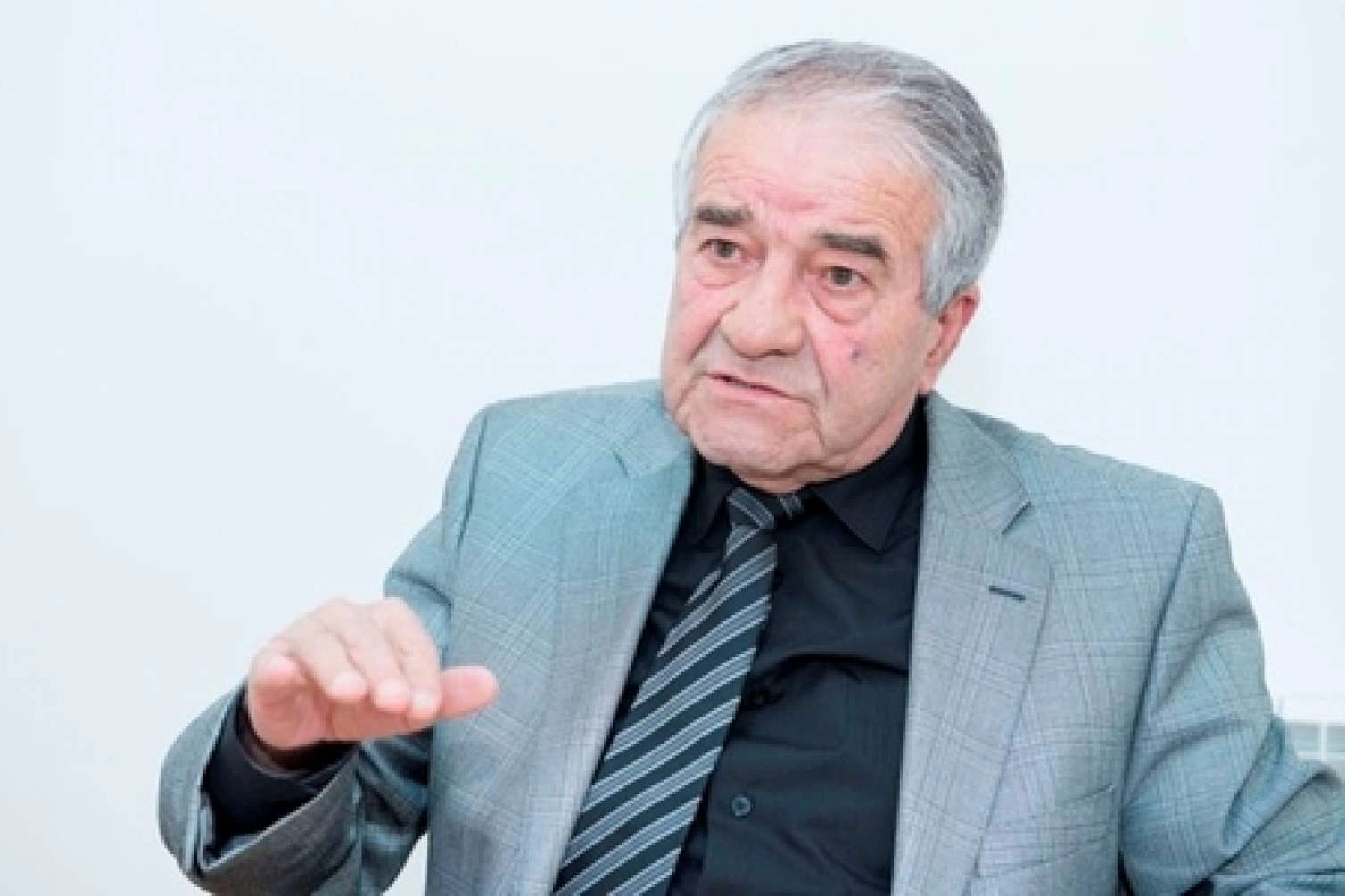 “Milli Məclisdə “arvad” sözünü müzakirə etməkdənsə, o arvadların ərlərinin maaşlarını artırsınlar"