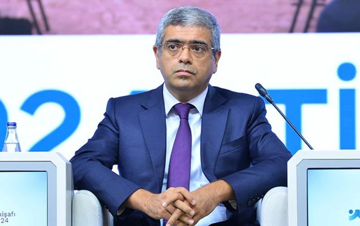 Nazir şöbə müdirini vəzifədən azad etdi - FOTO