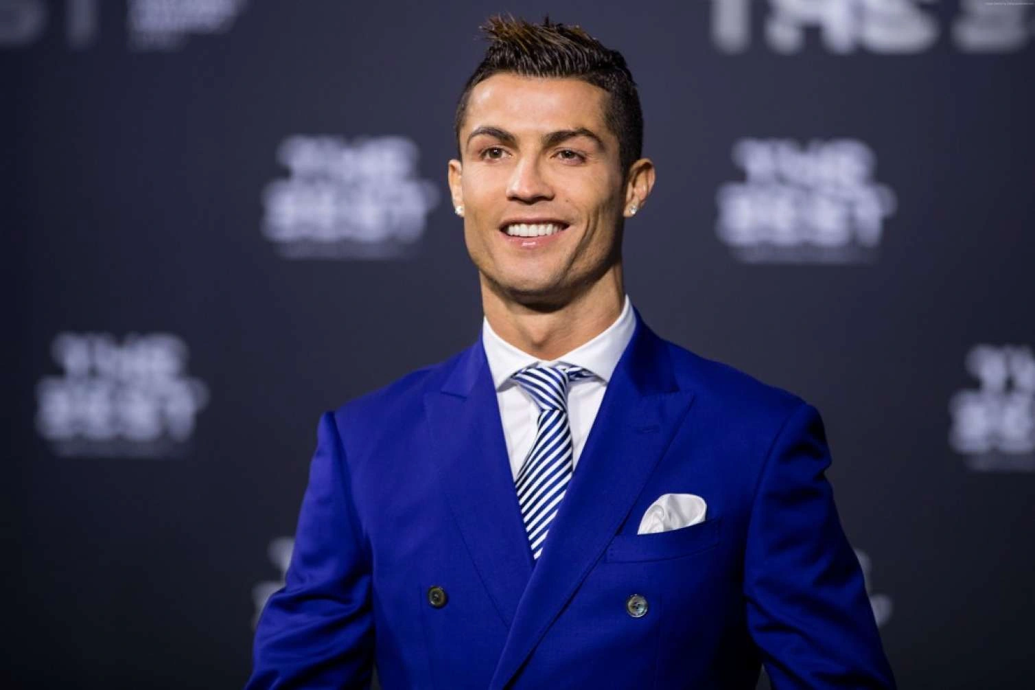 Ronaldu millidən ayrıldı, azarkeşlər etirazlarını qeyri-adi formada bildirdilər