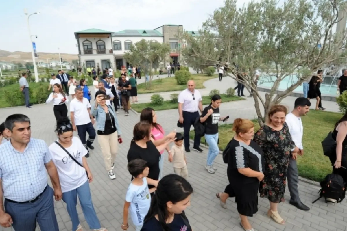 Məcburi köçkünlük dövründən "Böyük Qayıdış"a... -   Statusun ləğvi nəyə xidmət edir?